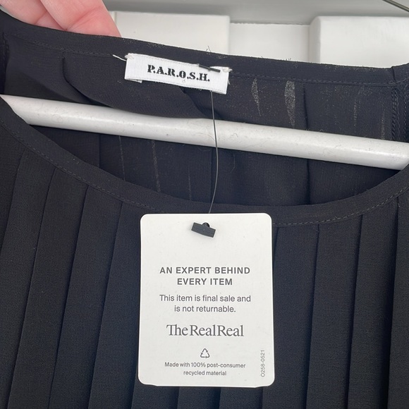 Gorgeous P.A.R.O.S.H. top with sheer sleeves and lace adjustable tie waist. - Picture 4 of 8